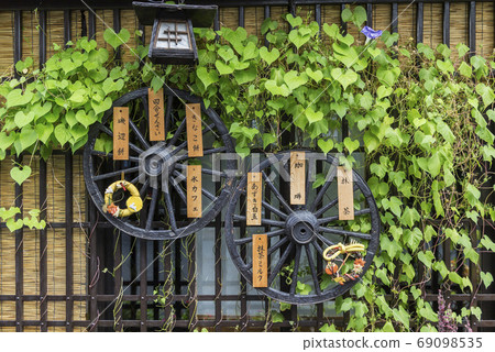 牽牛花和高山老城 牽牛花和高山老城 69098535