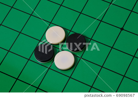 Othello, Amusement, Game, Play, Competitive game, Competitive, Black and white, Circle, Board game 69098567