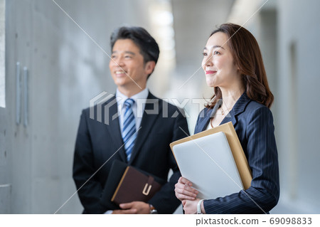 辦公室工作人員業務形象商人職業女性 辦公室工作人員業務形象商人職業女性 69098833