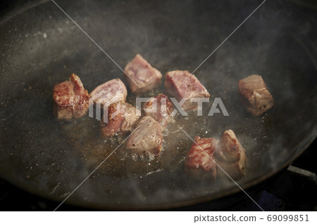 Dice steak being cooked 69099851