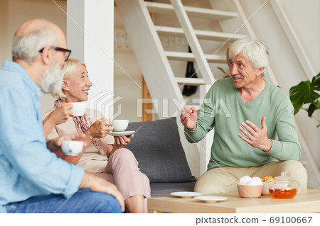 Senior people drinking tea Senior people drinking tea 69100667