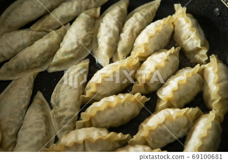 Dumplings lined up in a frying pan Dumplings lined up in a frying pan 69100681