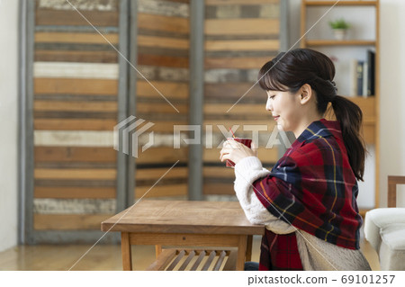 A young lady with a mug 69101257