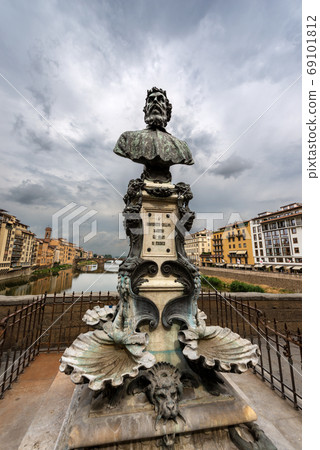 Monument with a Bust of Benvenuto Cellini - Florence Tuscany Italy Monument with a Bust of Benvenuto Cellini - Florence Tuscany Italy 69101812