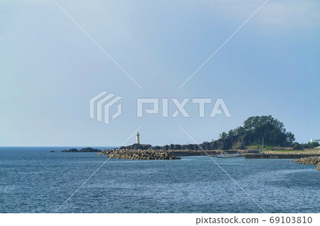 A sunny day at the Lugoseki Lighthouse and the blue sea Tsuruoka City, Yamagata Prefecture (photographed by Murakami City, Niigata Prefecture) A sunny day at the Lugoseki Lighthouse and the blue sea Tsuruoka City, Yamagata Prefecture (photographed by Murakami City, Niigata Prefecture) 69103810