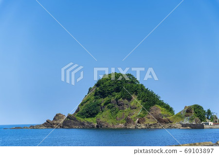 Summer Yura Coast and Hakusan Island Tsuruoka City, Yamagata Prefecture 69103897