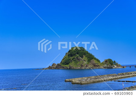 山形縣夏季由良海岸和白山島鶴岡市 69103903