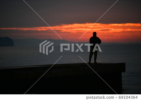 Sunrise fishing 69104364