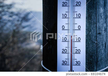溫度計顯示冰點以下5度 69104674