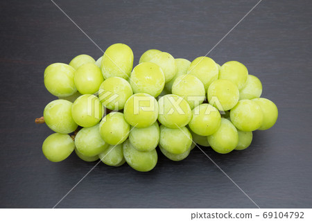 Shine Muscat black background Shine Muscat black background 69104792