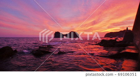 Shirahama Sunset on Engetsu Island Shirahama-cho, Nishimuro-gun, Wakayama Prefecture Shirahama Sunset on Engetsu Island Shirahama-cho, Nishimuro-gun, Wakayama Prefecture 69106351