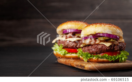 Homemade tasty beef burger 69106515