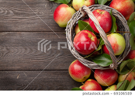Ripe garden apple fruits in basket 69106589
