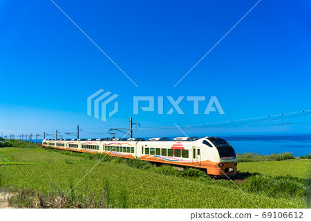 Blue Sky and Sea of Japan Limited Express Inaho Murakami City, Niigata Prefecture 69106612