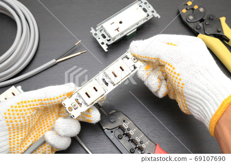 Electrical work Outlet work image Electrical work Outlet work image 69107690