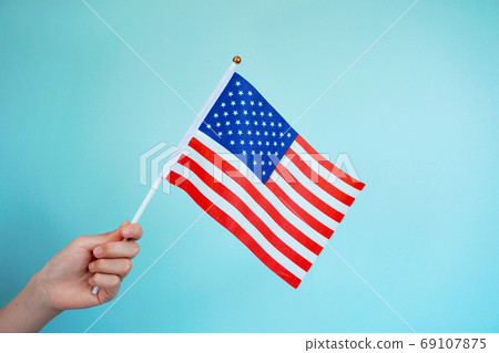 升起美國國旗 69107875