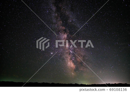 Milky Way and Perseus meteor shower 69108136