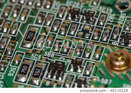 具有表面安裝組件的電子電路板 69110329