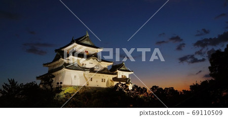 Wakayama Castle at dusk Wakayama City, Wakayama Prefecture Wakayama Castle at dusk Wakayama City, Wakayama Prefecture 69110509