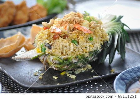 stir fried rice with pineapple, pineapple fried rice 69111251