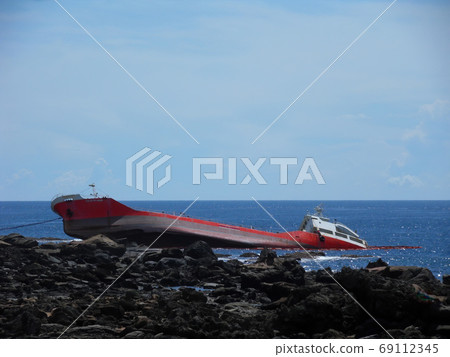 Cargo ship stranded in Kenting National Park Cargo ship stranded in Kenting National Park 69112345