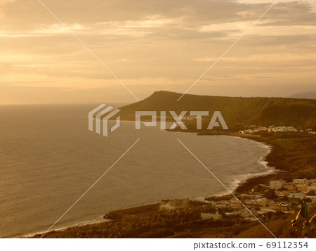 Beautiful sunset saw from Guanshan of Kenting National Park Beautiful sunset saw from Guanshan of Kenting National Park 69112354