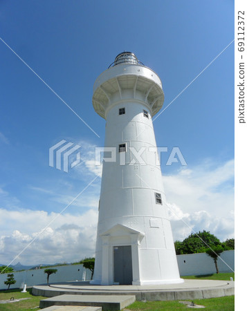 Sunny view of the Eluanbi Lighthouse in Kenting National Park 69112372