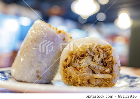Close up shot of traditional rice ball 69112910