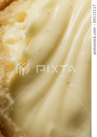 Enchanting custard cream 69113117