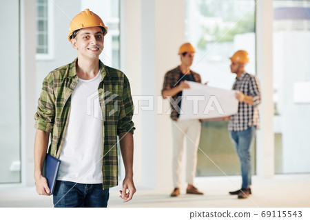 Working on interior finishing 69115543