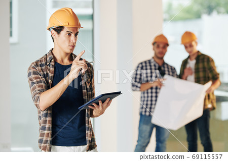 Civil engineer inspecting site 69115557