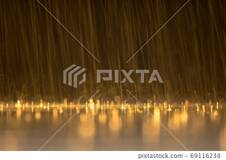 Rain falling in Lake 69116238