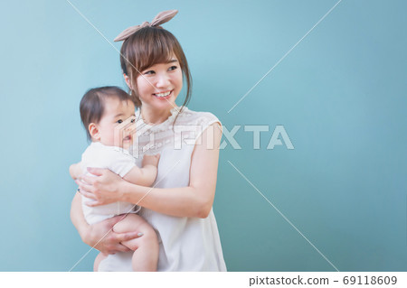 Smiling young mom holding a baby 69118609
