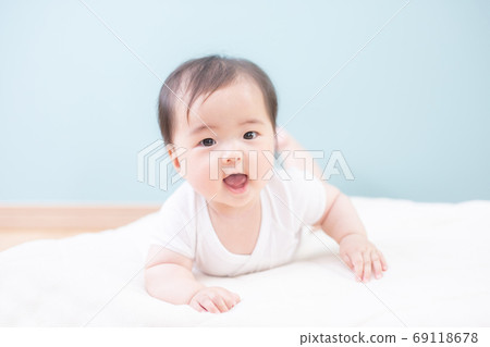 Smiling baby lying prone 69118678