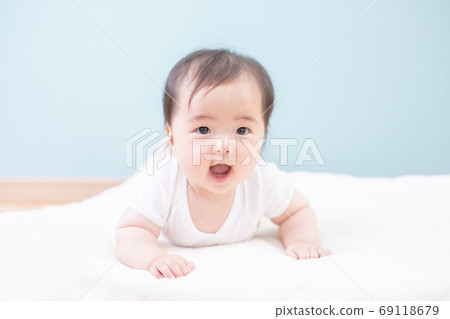 Smiling baby lying prone 69118679