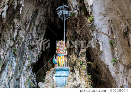 Batu cave in Kuala Lumpur Batu cave in Kuala Lumpur 69119034