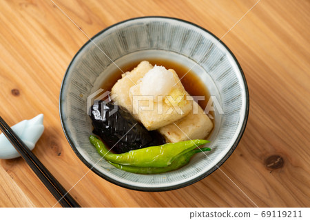 炸豆腐和茄子 炸豆腐和茄子 69119211