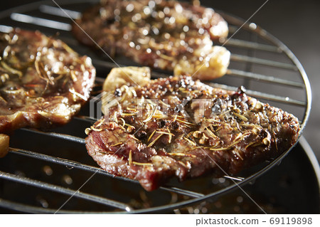 豬肉烤豬肉 豬肉烤豬肉 69119898
