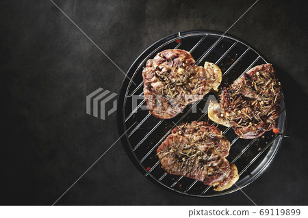 Grilled pork baked with pork Grilled pork baked with pork 69119899