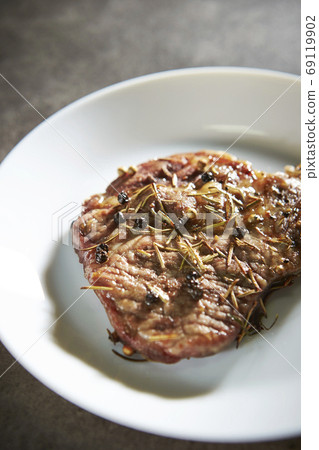 Grilled pork baked with pork Grilled pork baked with pork 69119902