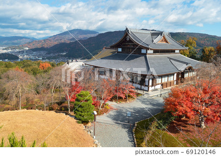 View of Higashiyama in autumn colors from Shogun's mound and Seiryuden surrounded by autumn sunlight 69120146