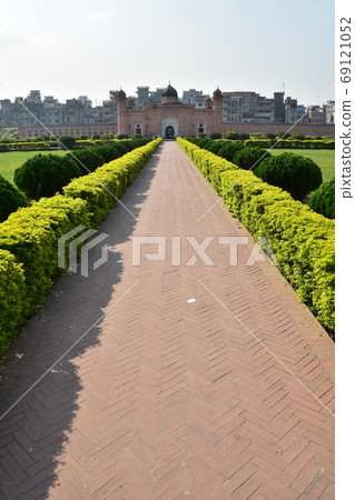 Dhaka, Bangladesh Lalberg Fort, an unfinished castle ruin Beautiful gardens and mausoleum 69121052