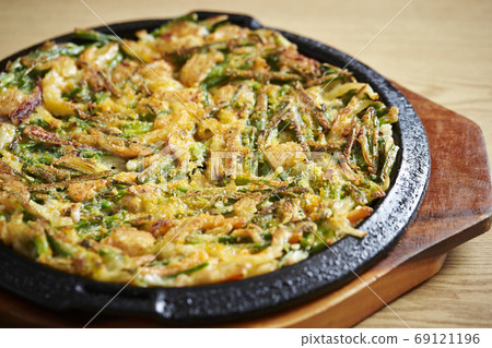 Korean food Chijimi seafood Chijimi hemulpajeon 69121196