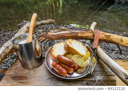Camp breakfast image 69122110