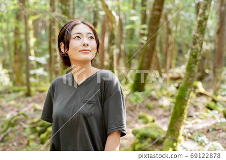 Beautiful woman Beautiful woman 69122878