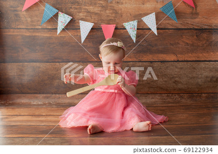 One year old baby celebrates birthday. 69122934