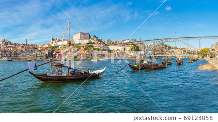 Boats with wine barrelsr in Porto Boats with wine barrelsr in Porto 69123058