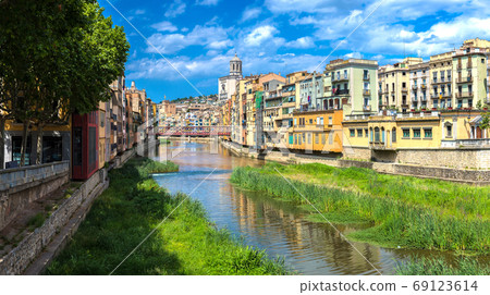 Colorful houses and Eiffel bridge in Girona Colorful houses and Eiffel bridge in Girona 69123614