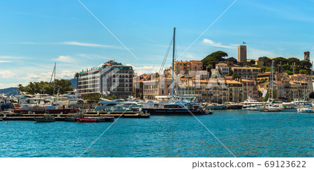 Yachts anchored in port in Cannes 69123622