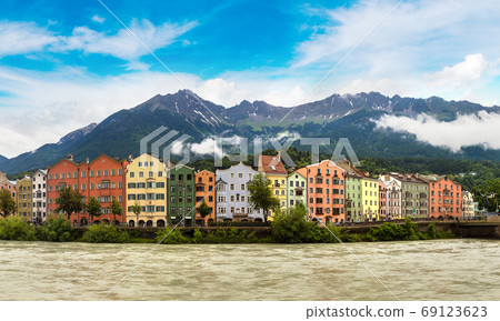 Building facade in Innsbruck 69123623